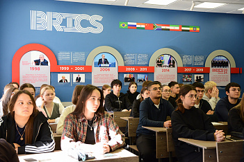 Se realizó en la Universidad KIU la presentación de la etapa brasileña del programa "Los Pueblos de BRICS Eligen la Vida"