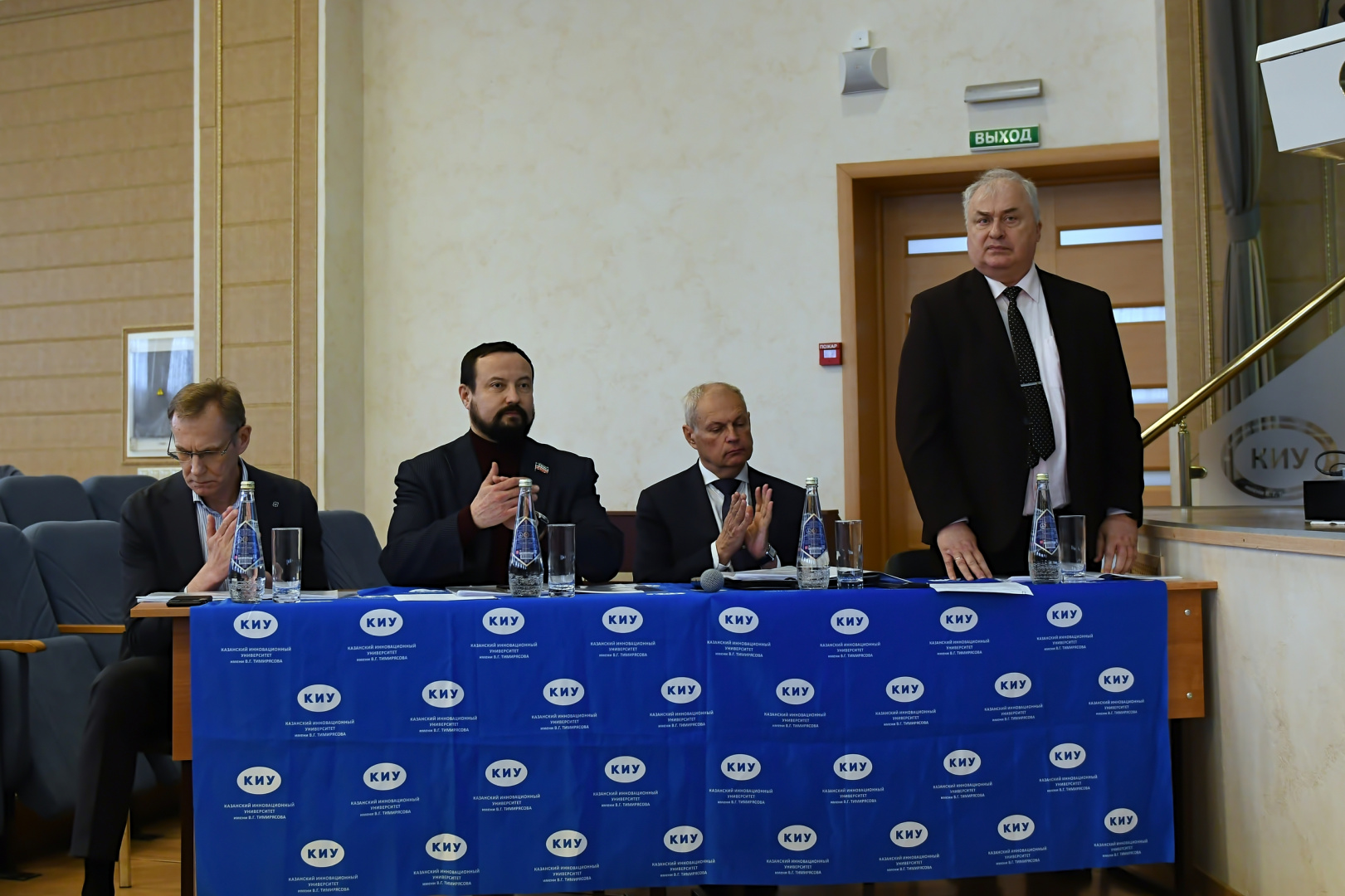 почетные гости.jpg