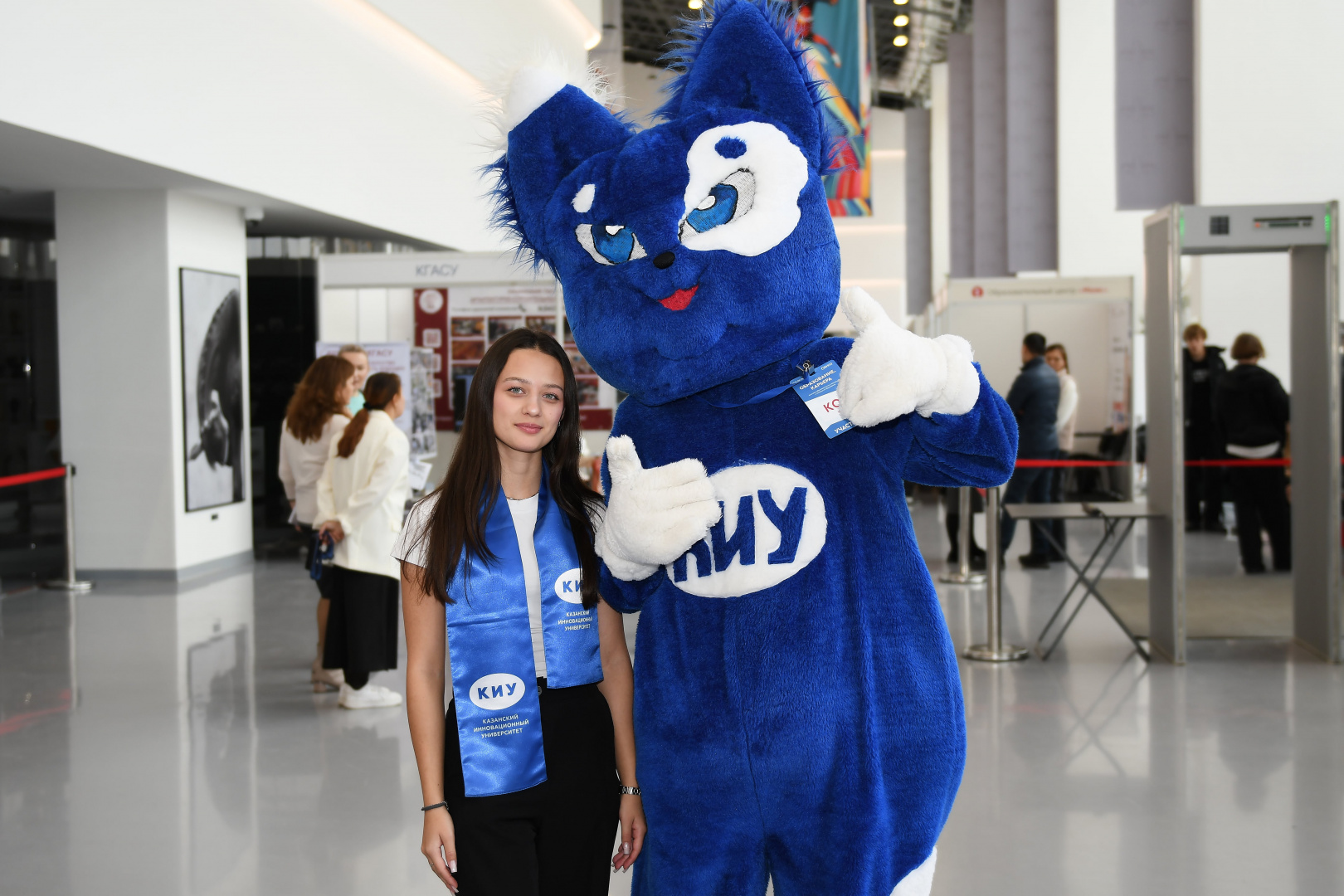 Выставка «Образование. Карьера» — единственная в Республике Татарстан площадка, где можно увидеть потенциал ведущих учебных заведений Казани, России и ближнего зарубежья. В этом году участие принимают 25 организаций из четырёх регионов России и Республики Беларусь: университеты, колледжи, языковые школы, издательские дома и образовательные центры.