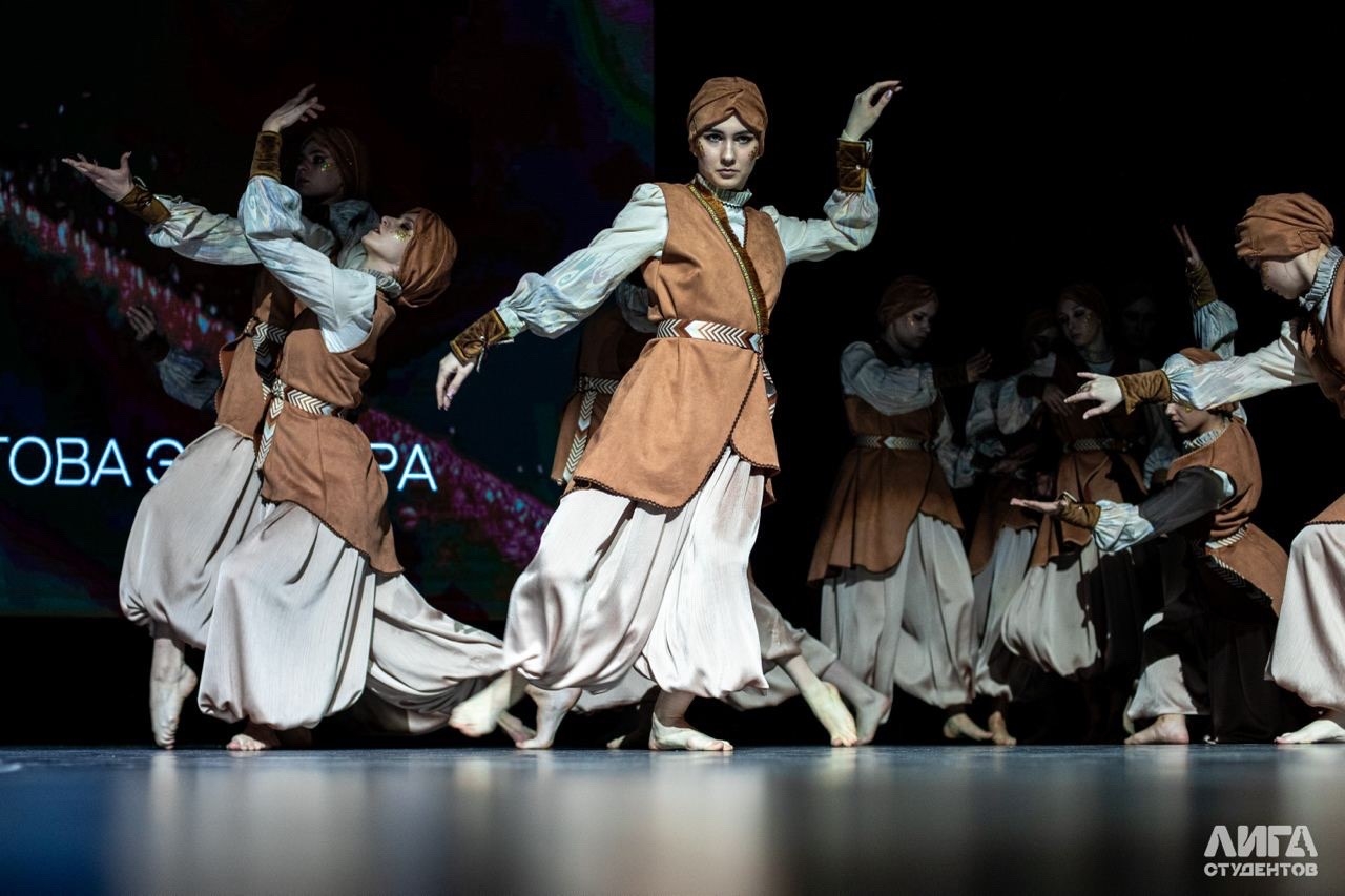 танцевальный коллектив.jpg