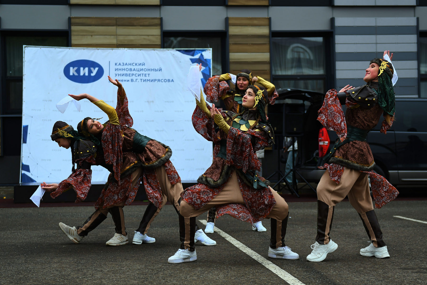 СТУДФЕСТ КИУ: первокурсники окунулись в яркую студенческую жизнь